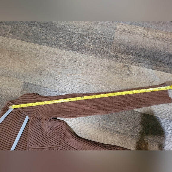 Elegant Brown Knit Dress - Picture 8 of 8